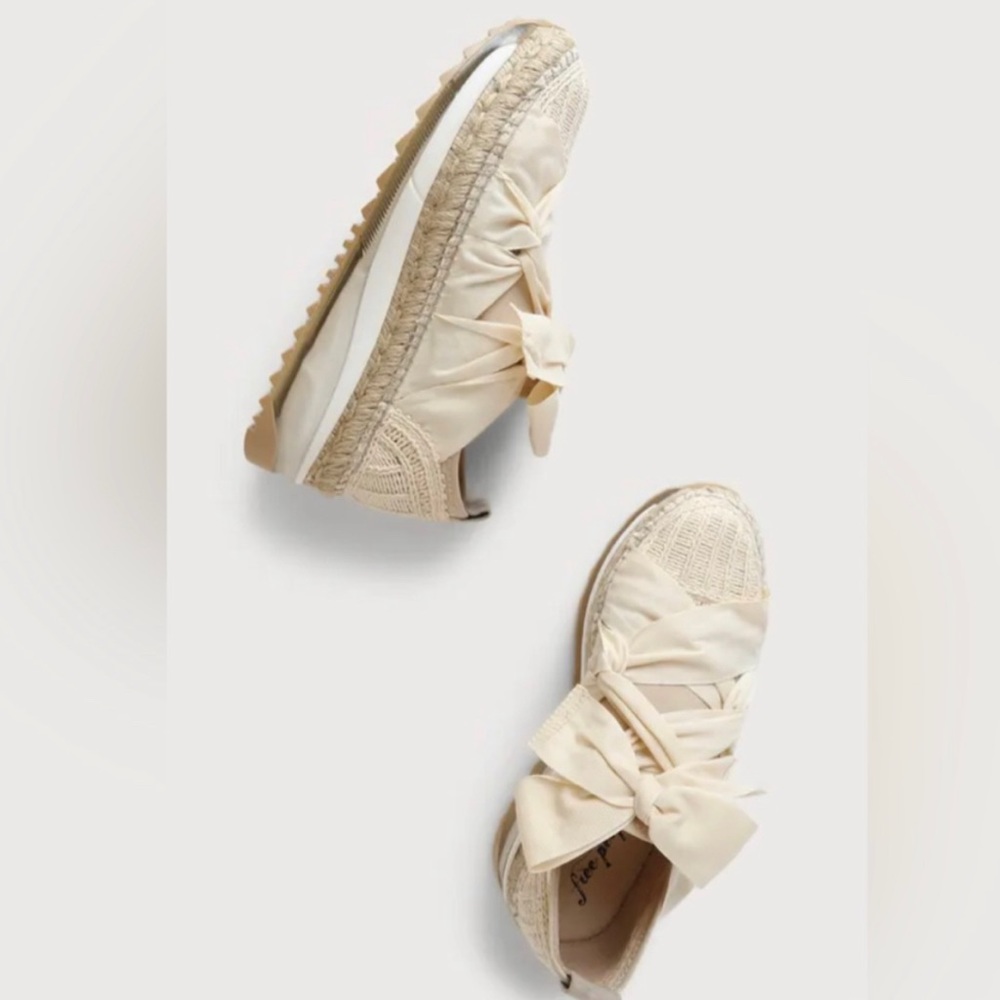 NEW FREE PEOPLE - Chapmin Ivory Crochet Sneaker